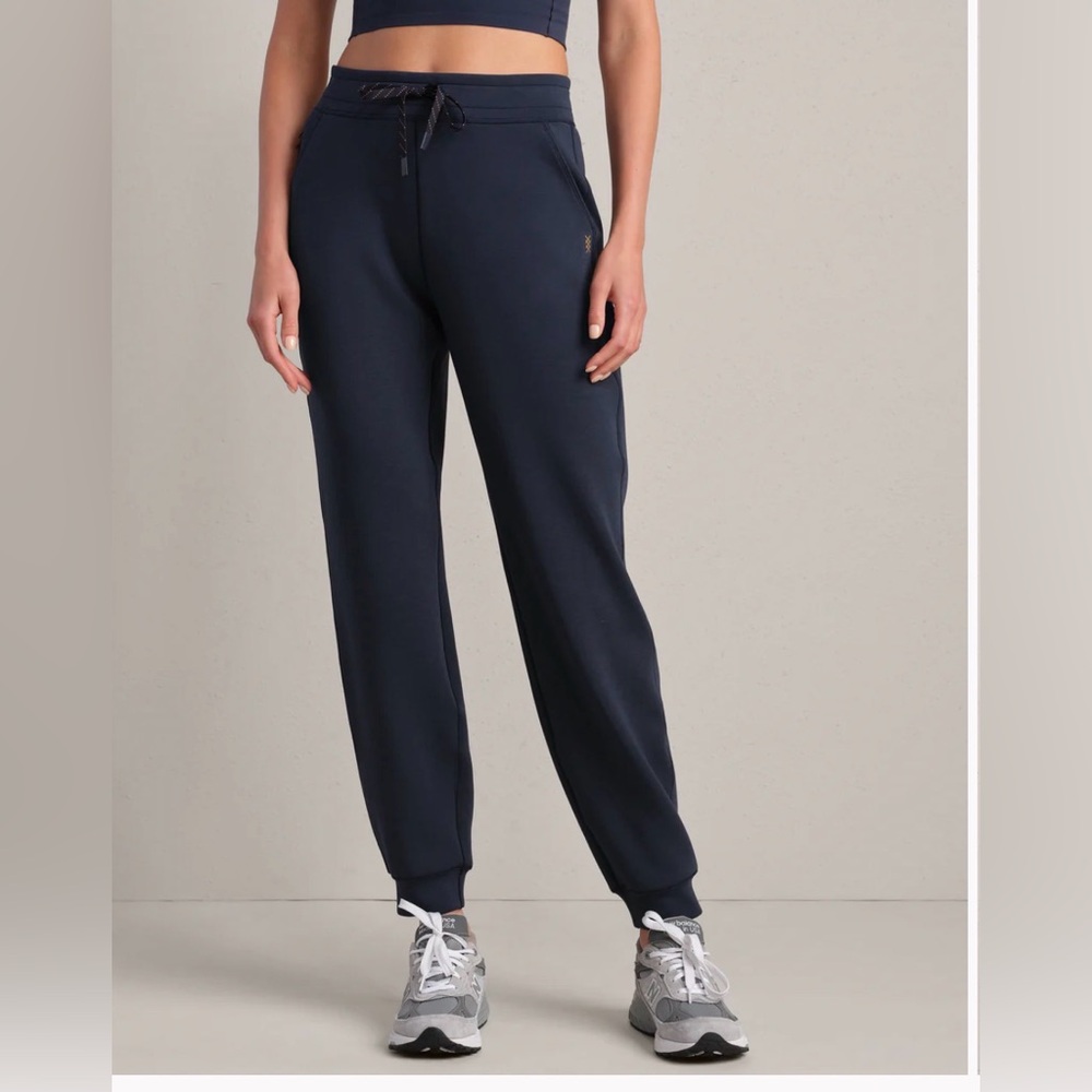 RHÔNE DreamGlow Jogger in Navy